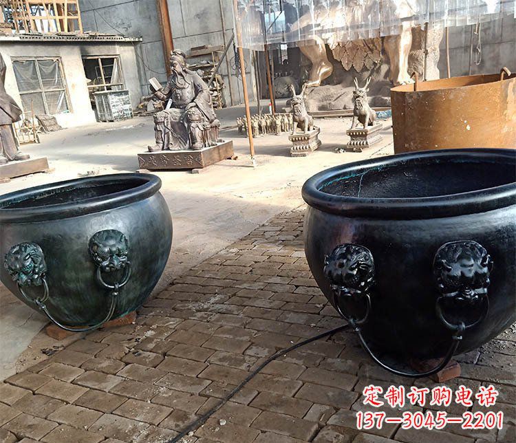 海南铜雕制的水缸摆件