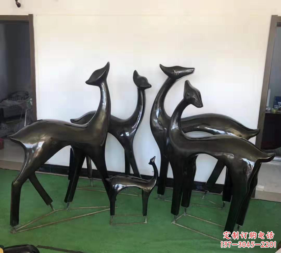 海南玻璃钢仿铜鹿雕塑完美点缀庭院景观