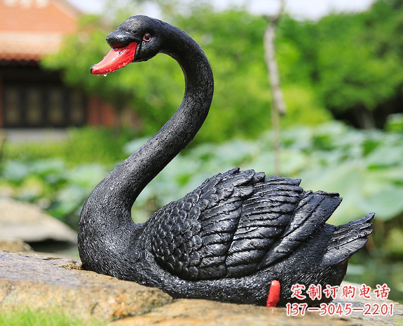 海南玻璃钢雕刻的黑色天鹅——美丽宁静的公园园林摆件