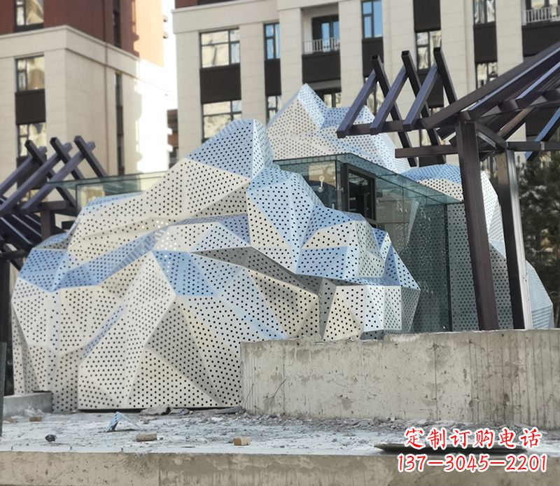 海南不锈钢假山雕塑给空间带来更多活力