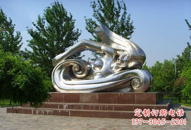 海南不锈钢抽象游泳女孩雕塑