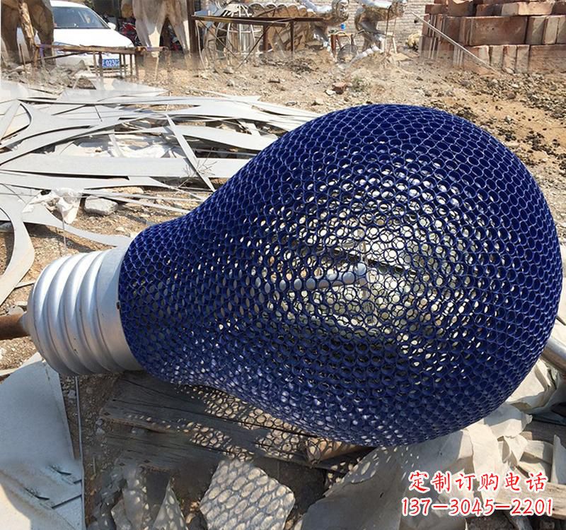 海南不锈钢灯泡雕塑灯光下的美丽之美