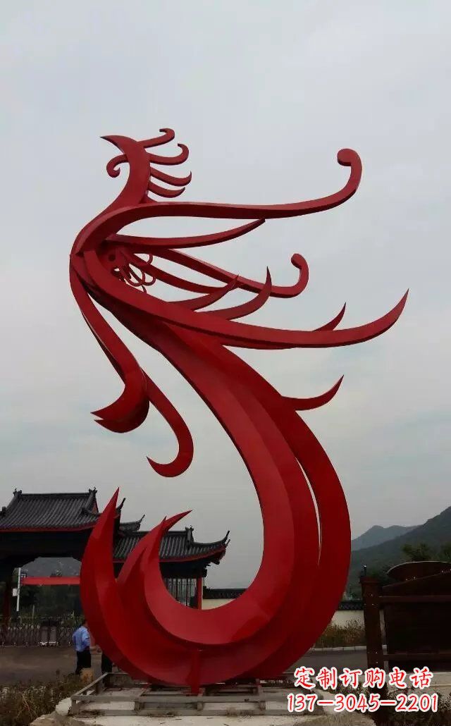 海南凤凰雕塑象征着和平与繁荣