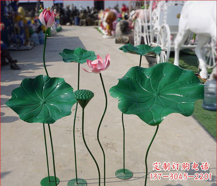 海南不锈钢荷花雕塑色彩斑斓美不胜收