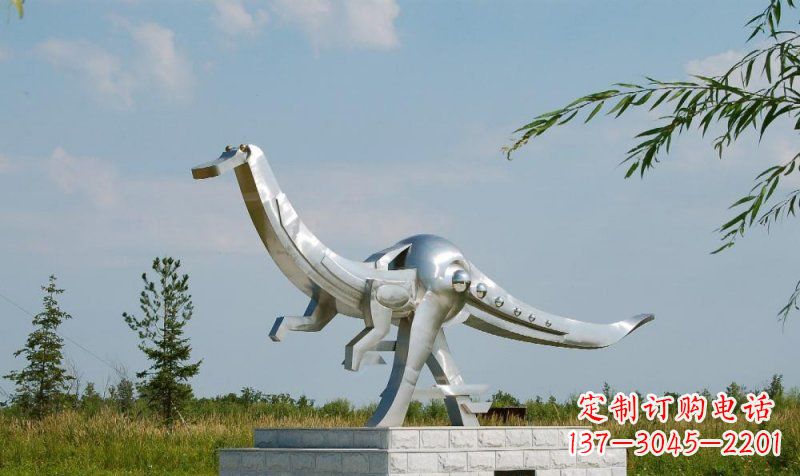 海南不锈钢鸭嘴龙雕塑艺术与自然完美结合