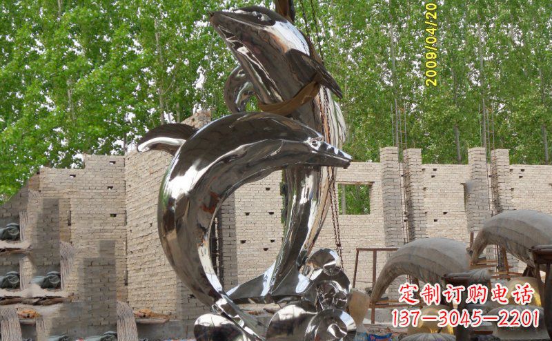 海南海豚之美不锈钢海边雕塑