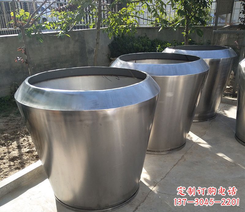 海南不锈钢花盆雕塑给你的家园增添一份独特的美
