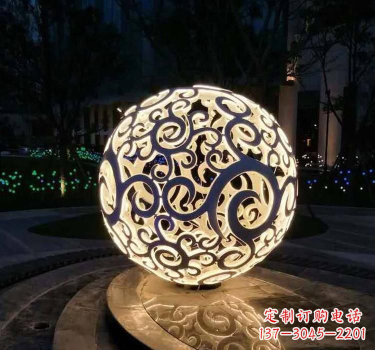 海南不锈钢镂空球喷泉雕塑艺术性的水景装饰