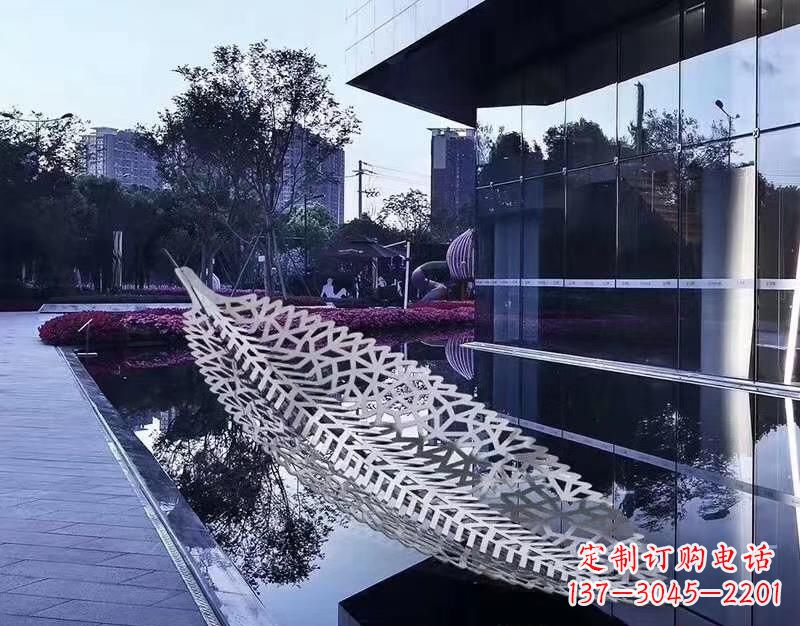 海南不锈钢镂空树叶雕塑——精致美观的艺术精品