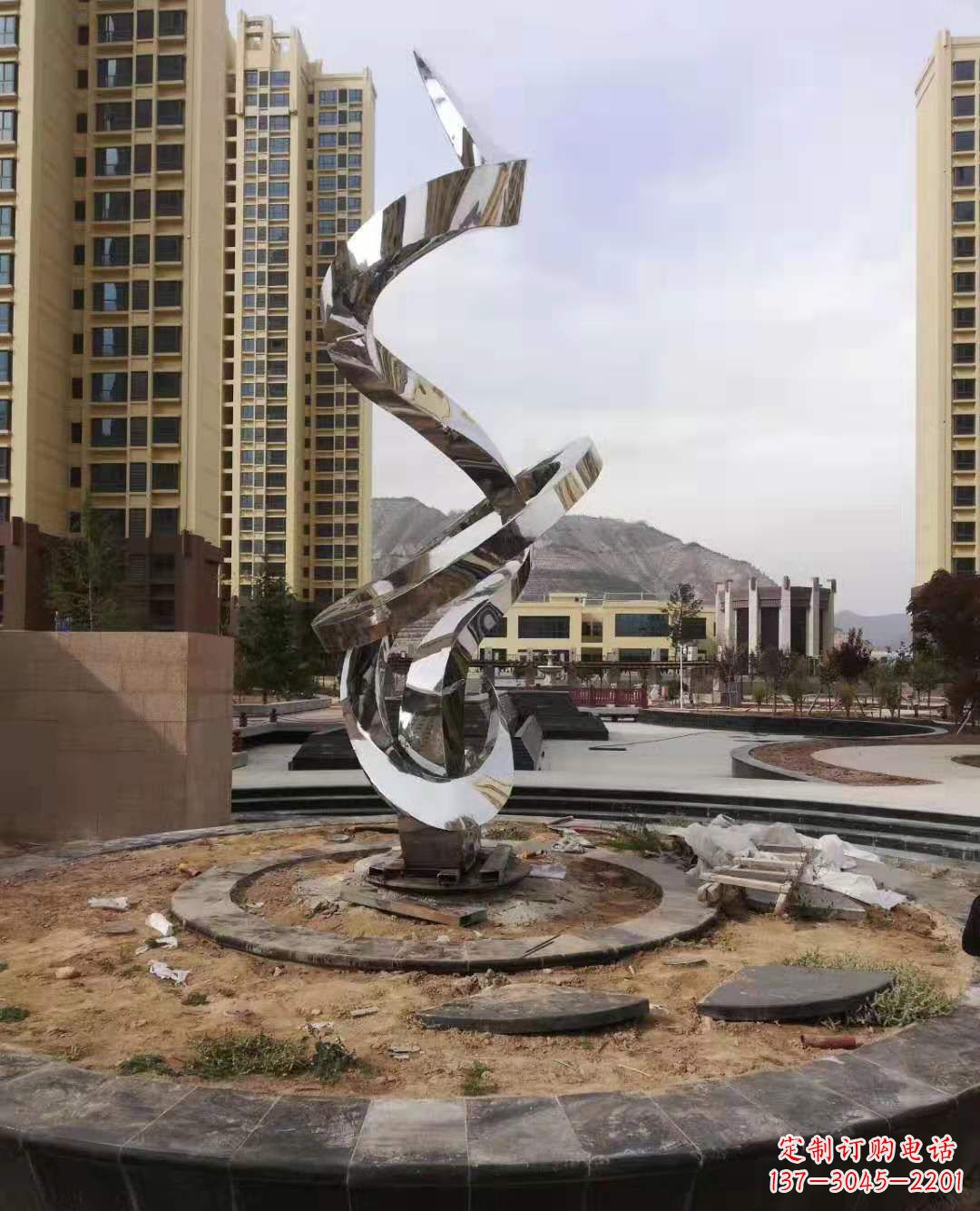 海南飘带雕塑美化城市空间的艺术