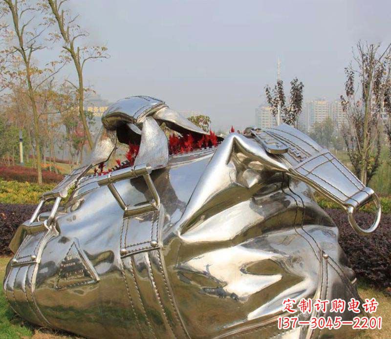 海南精美不锈钢手提包雕塑