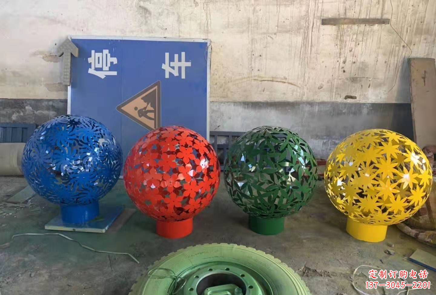 海南灵动树叶镂空球雕塑景观