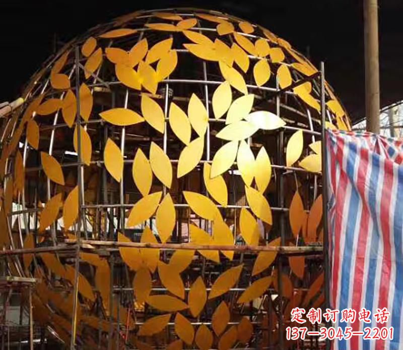 海南不锈钢树叶镂空球景观雕塑