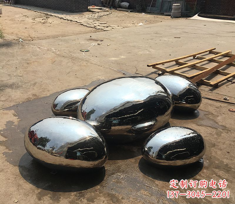海南不锈钢水滴雕塑给景观增添独特魅力