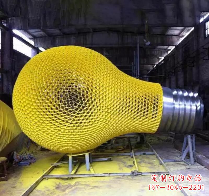 海南不锈钢灯泡雕塑精美而又抢眼