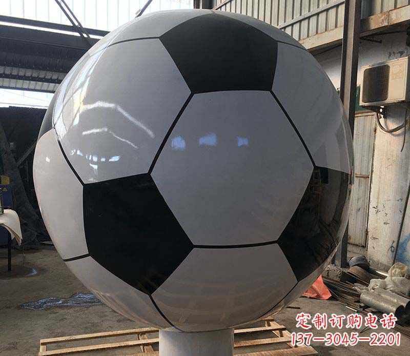 海南不锈钢足球雕塑精美的艺术品