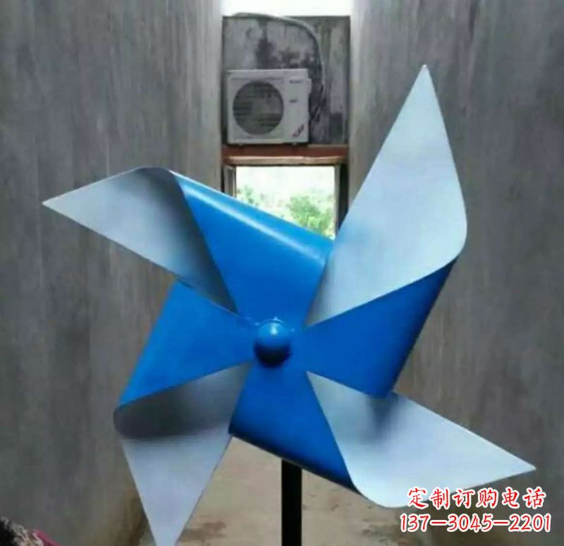 海南色彩斑斓的不锈钢风车雕塑