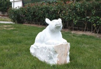 海南草丛狗熊石雕