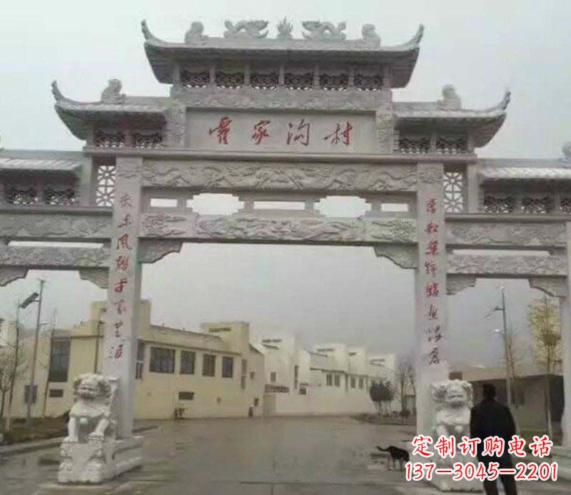 海南村庄三门石牌坊雕塑的历史与文化