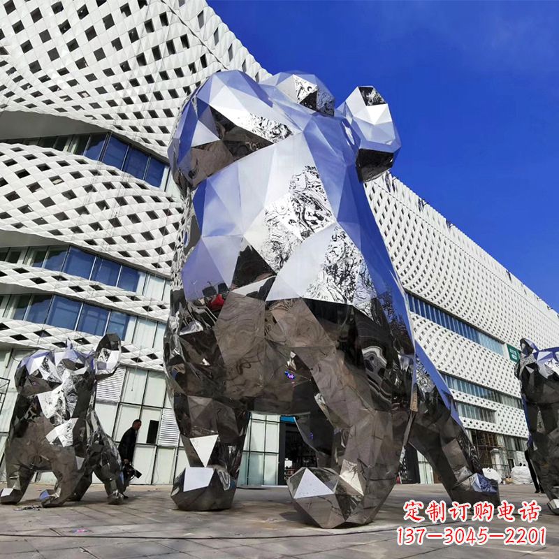 海南优雅可爱的面部狗雕塑