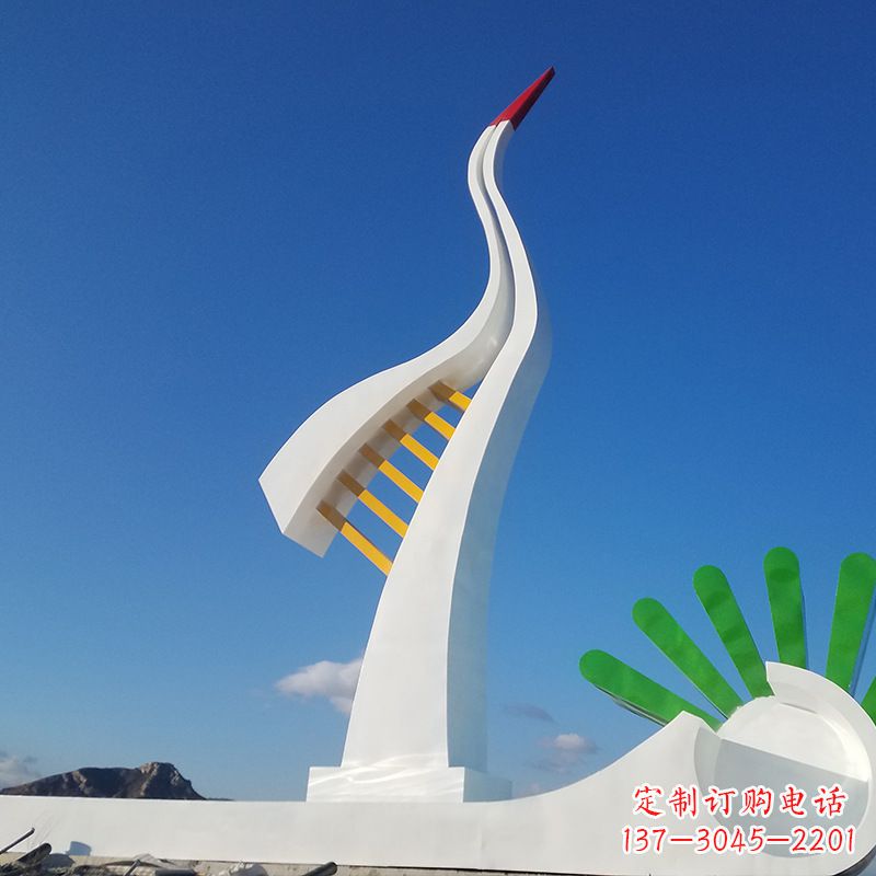 海南珍贵雅致的丹顶鹤雕塑