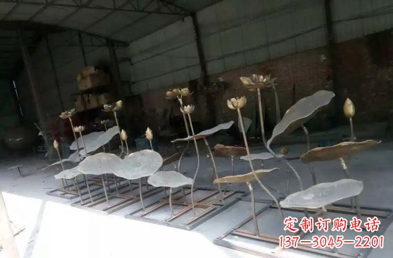 海南精美锻铜荷花荷叶雕塑