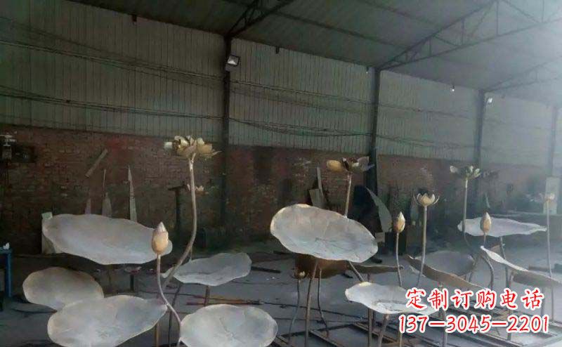 海南锻铜荷叶荷花广场景观雕塑