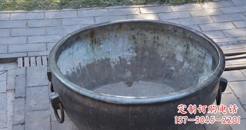 海南仿古纹饰铜水缸雕塑