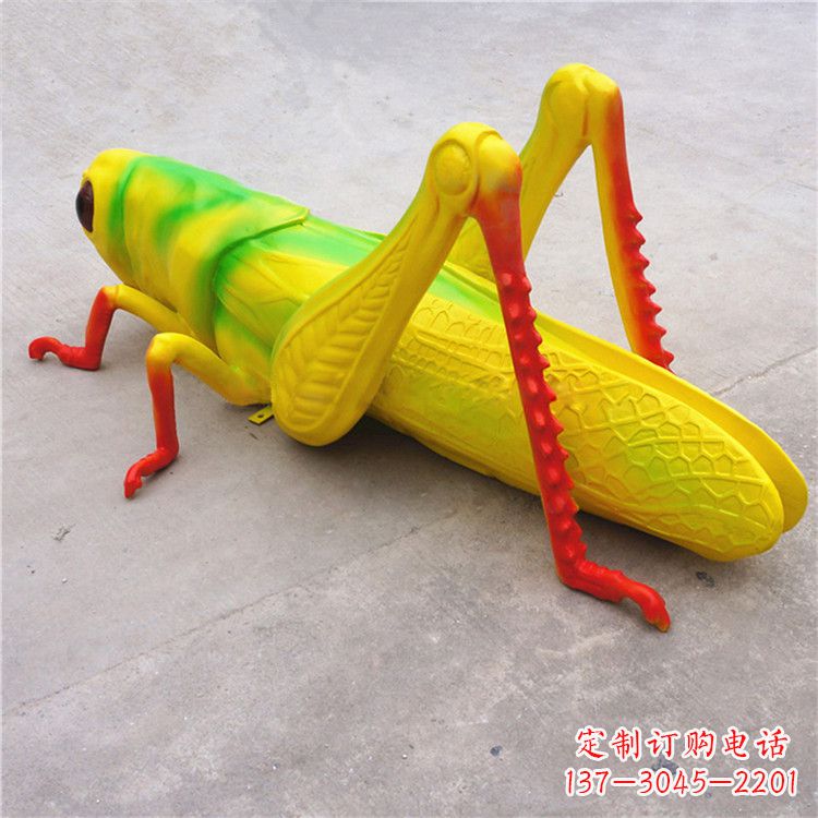 海南仿真蝗虫玻璃钢蚂蚱雕塑