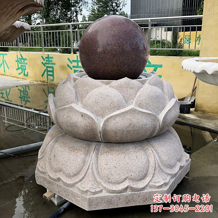 海南金色彩绘风水球雕塑