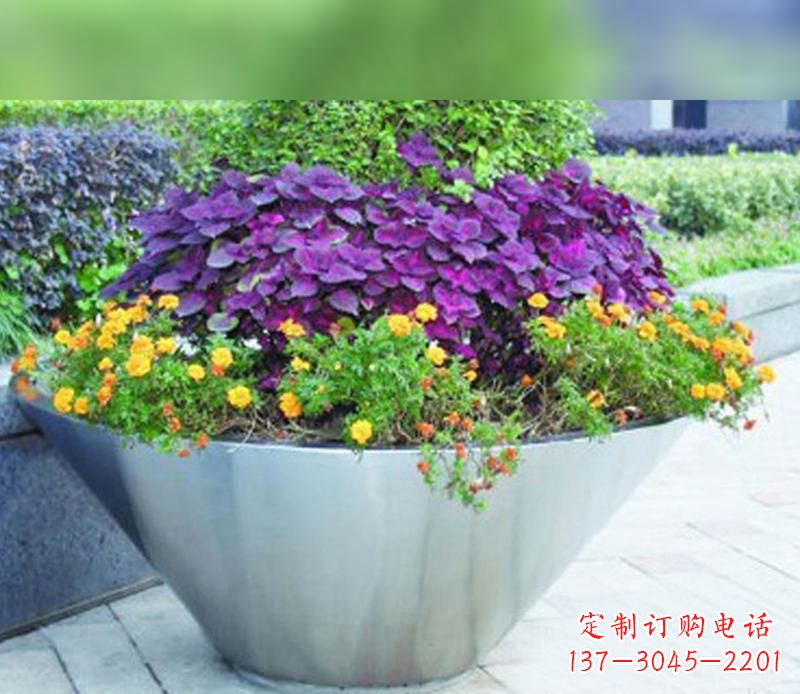 海南中领雕塑精致无比的花盆雕塑