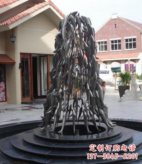 海南跃动的生命——景区向上游的鱼群喷泉雕塑