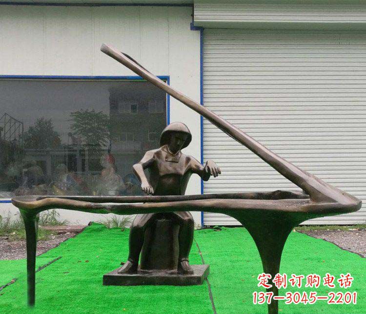 海南 传奇钢琴雕塑