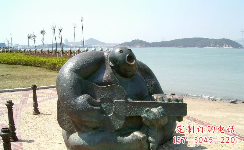 海南音乐驻足,公园弹吉他铜雕