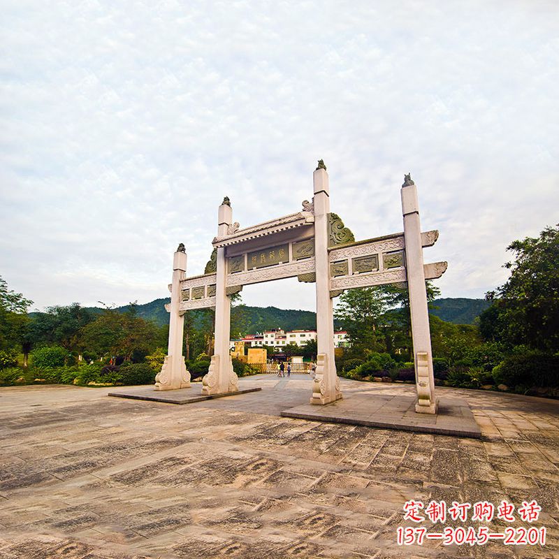 海南公园广场冲天式石牌坊