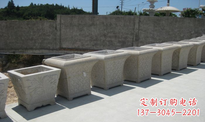海南大理石花盆石雕 – 在公园展现精美自然风貌