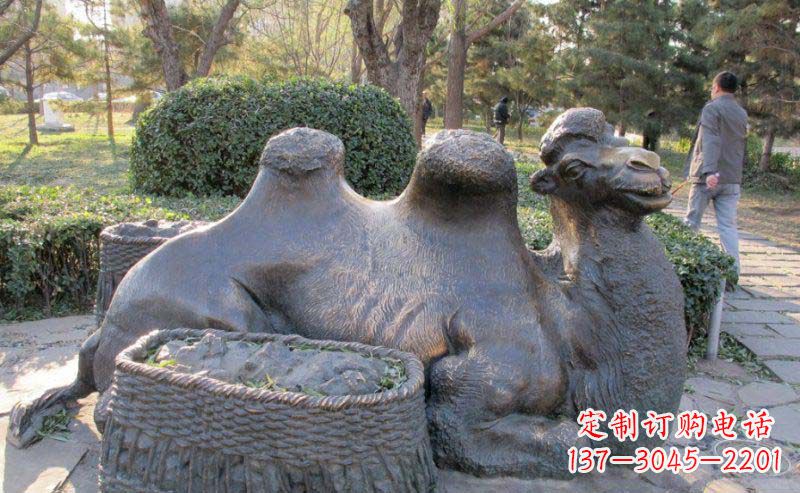 海南公园骆驼动物铜雕