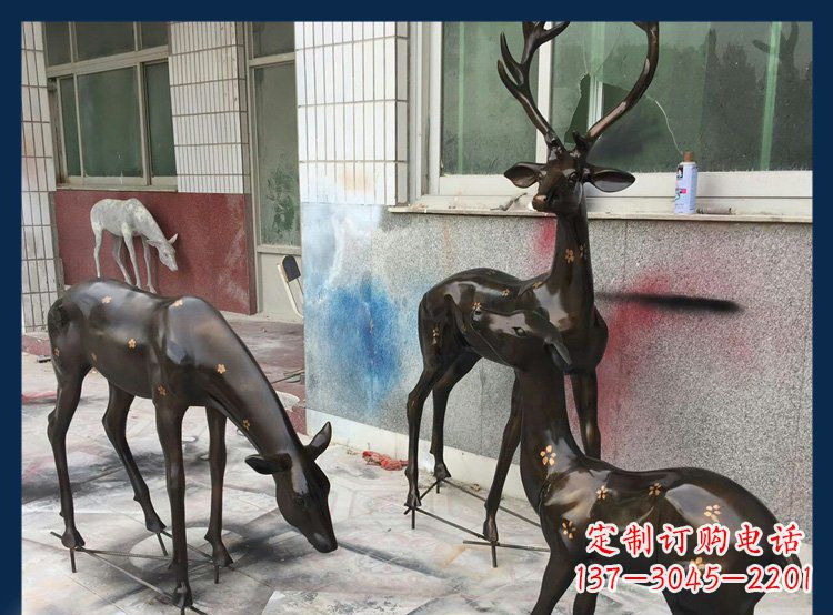 海南高贵优雅的梅花鹿铜雕塑