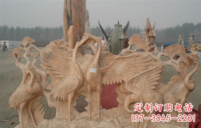 海南公园晚霞红仙鹤雕塑