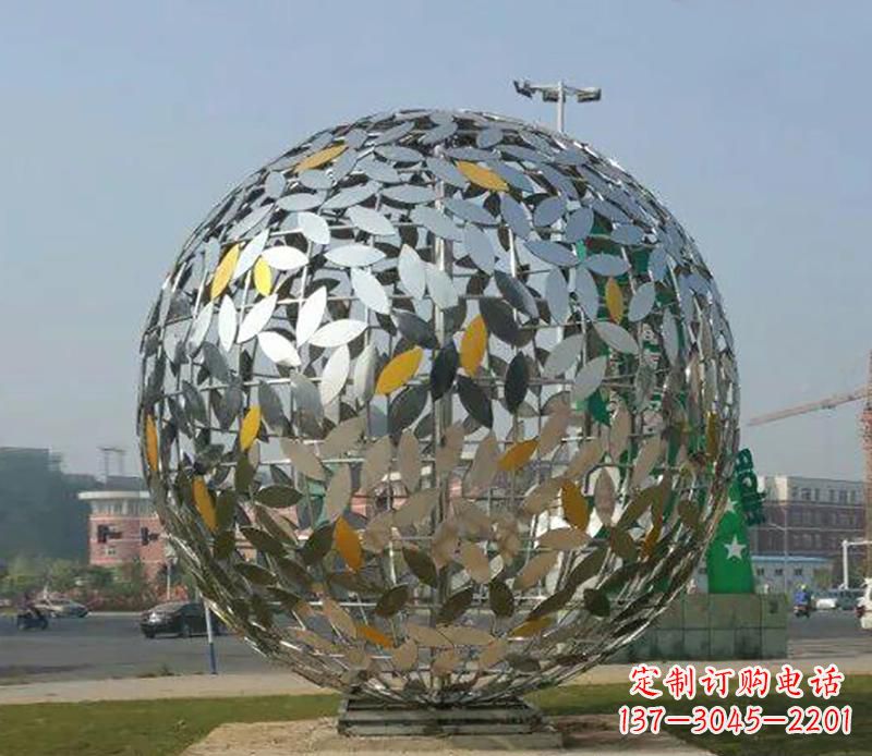 海南华丽曼妙的不锈钢树叶镂空球雕塑