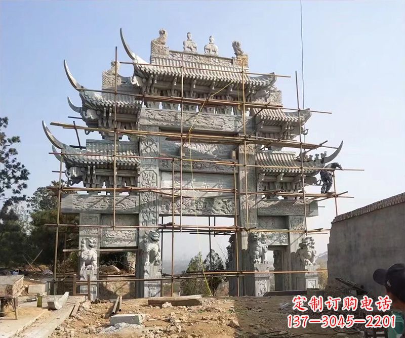 海南石牌坊外东侧的龙凤雕塑