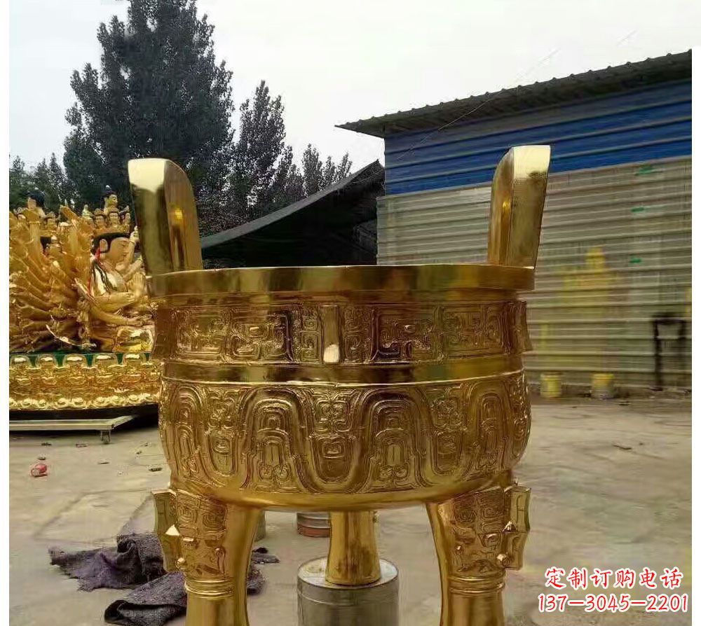 海南寺庙三足圆形香炉铜雕