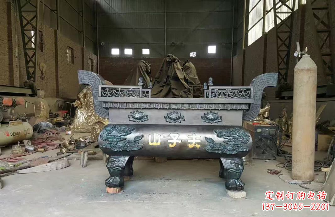 海南寺庙香炉铜雕12
