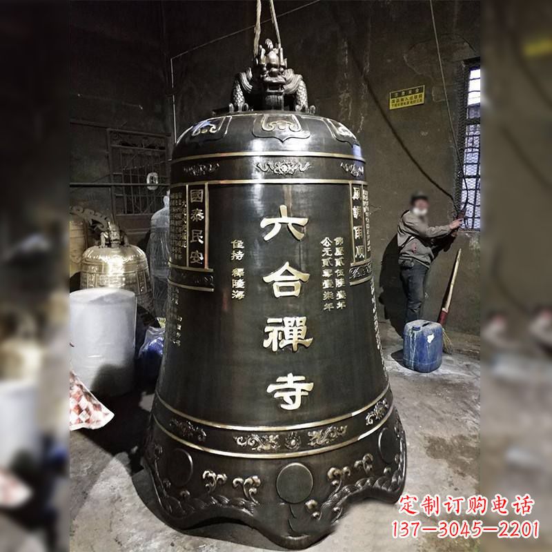 海南寺院铸铜铜钟
