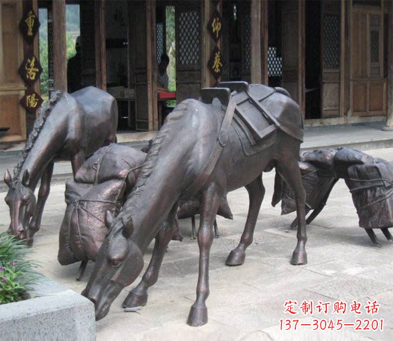 海南拖行李的马动物铜雕