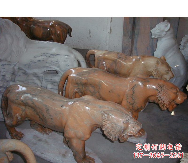 海南晚霞红动物老虎石雕