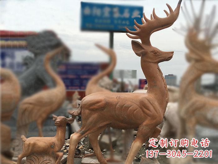 海南晚霞红动物驯鹿公园石雕