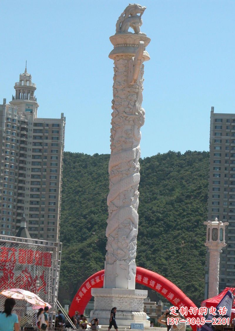 海南晚霞红广场龙柱