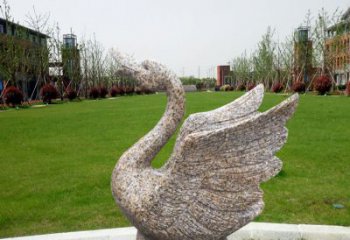 海南优雅迷人的天鹅雕塑