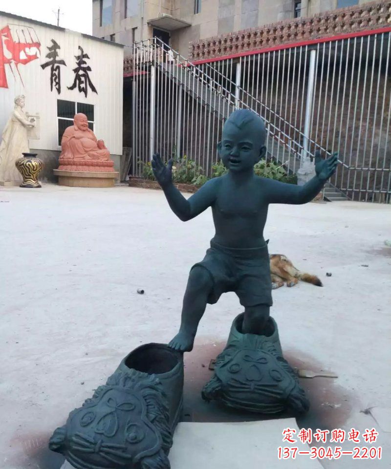 海南小孩穿大鞋青铜人物雕塑